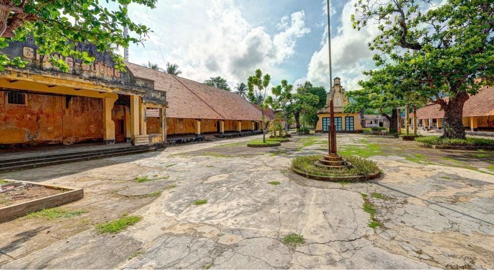 Di t&iacute;ch Trại Ph&uacute; Hải tại Nh&agrave; t&ugrave; C&ocirc;n Đảo (Nguồn: Du lịch C&ocirc;n Đảo 360&deg;)